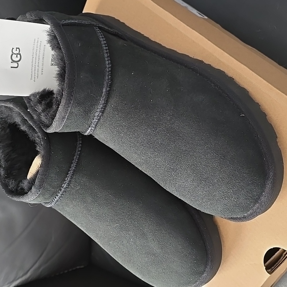 NEW!!!  MENS UGG CLASSIC MINI BOOT